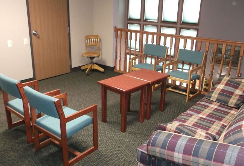 מוטל De Smet Super Deluxe Inn And Suites