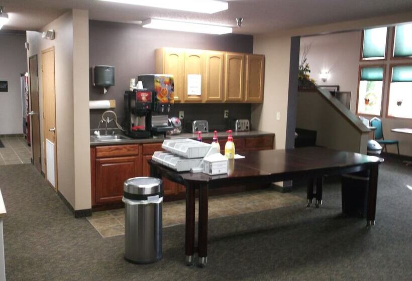 מוטל De Smet Super Deluxe Inn And Suites