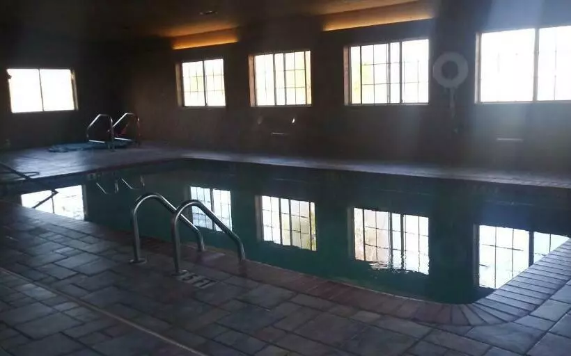 فندق على الطريق Hunters Lodge