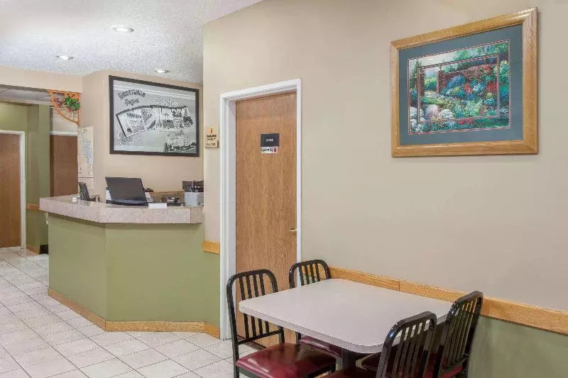 モーテル Super 8 By Wyndham Goshen