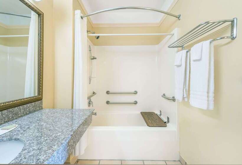 فندق على الطريق Super 8 By Wyndham Greenville