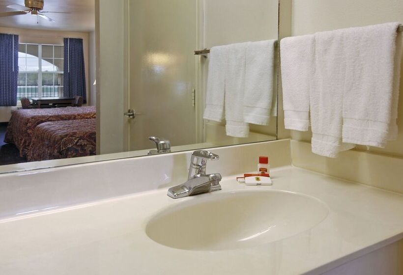 فندق على الطريق Super 8 By Wyndham Greenville