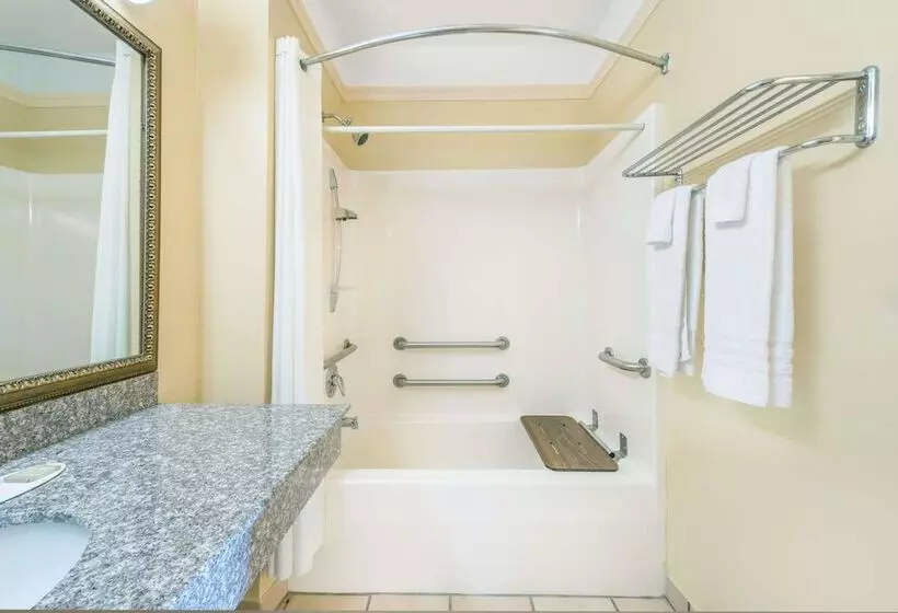 مُتل Super 8 By Wyndham Greenville