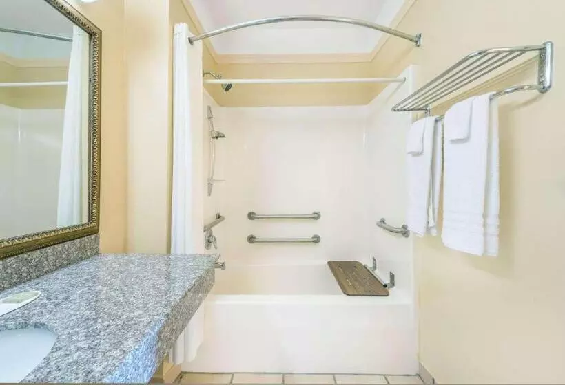 مُتل Super 8 By Wyndham Greenville