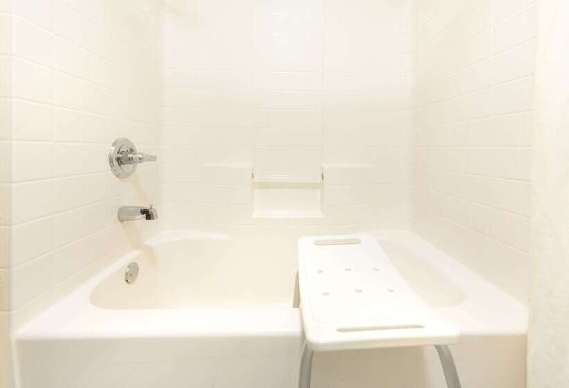 فندق على الطريق Super 8 By Wyndham Perry