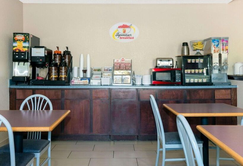 فندق على الطريق Super 8 By Wyndham Perry