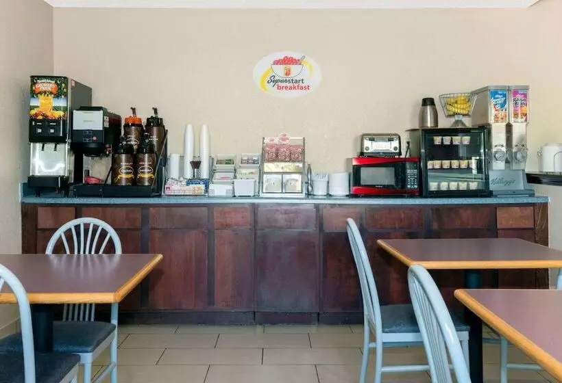 모텔 Super 8 By Wyndham Perry