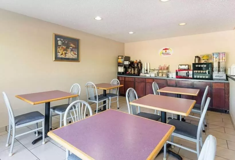 모텔 Super 8 By Wyndham Perry