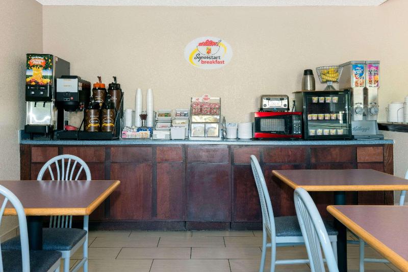 فندق على الطريق Super 8 By Wyndham Perry