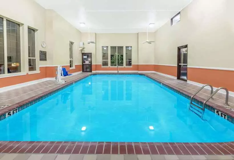 モーテル Super 8 By Wyndham Pine Bluff