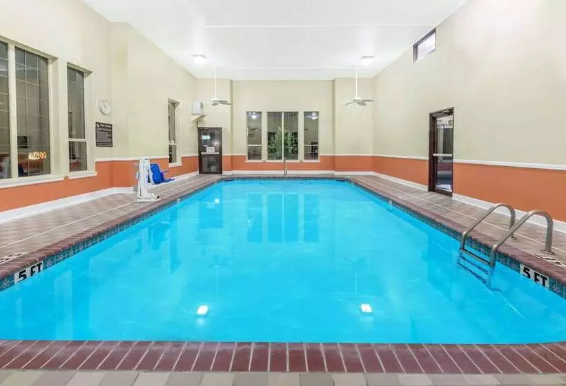 モーテル Super 8 By Wyndham Pine Bluff