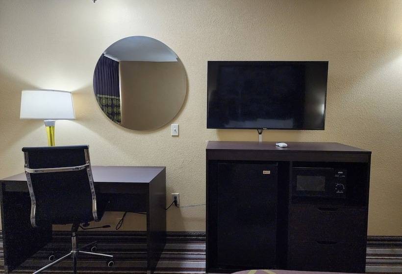 فندق على الطريق Super 8 By Wyndham Pine Bluff