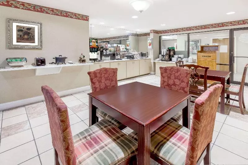 モーテル Super 8 By Wyndham Pine Bluff