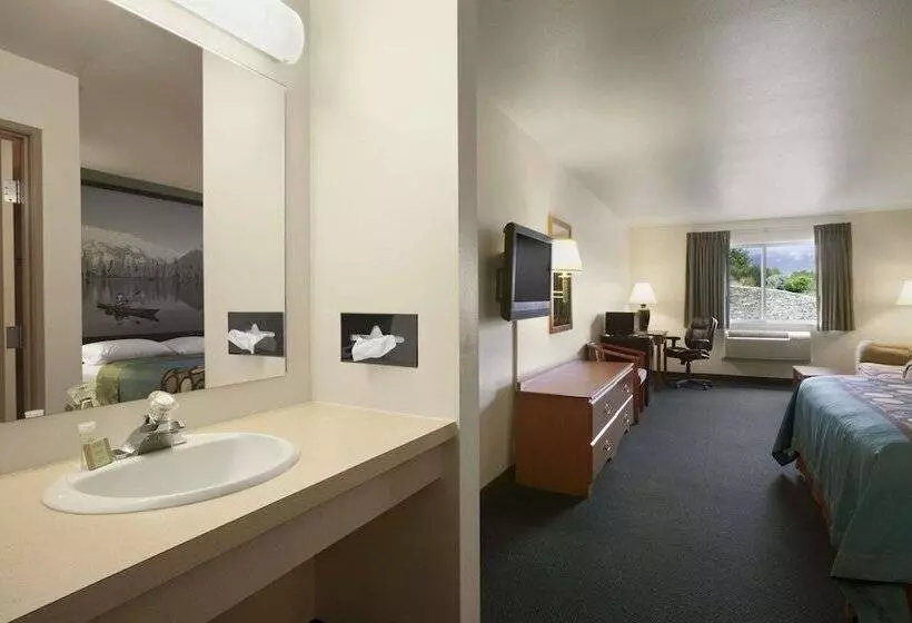 汽车旅馆 Super 8 By Wyndham Salmon