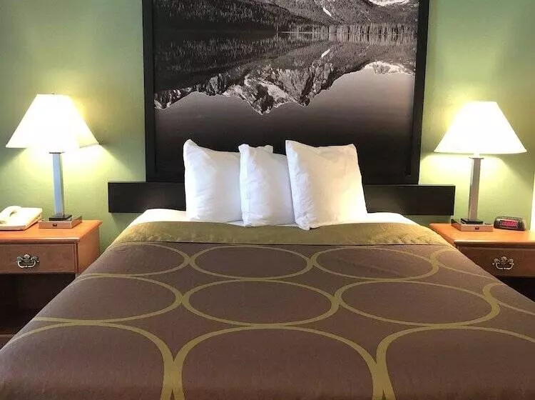 汽车旅馆 Super 8 By Wyndham Salmon