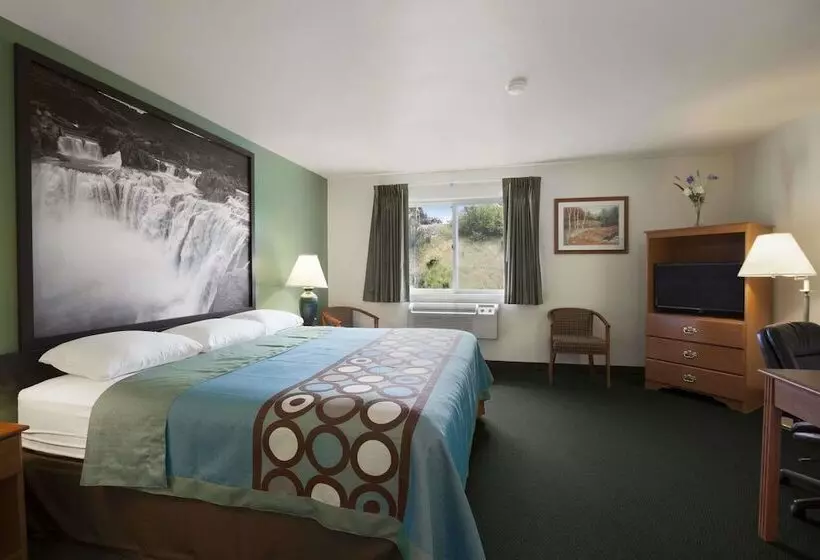 汽车旅馆 Super 8 By Wyndham Salmon