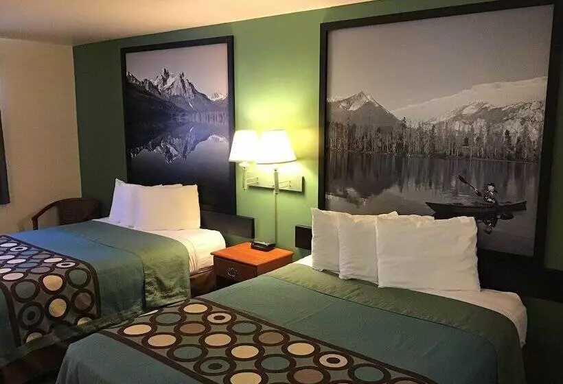 汽车旅馆 Super 8 By Wyndham Salmon