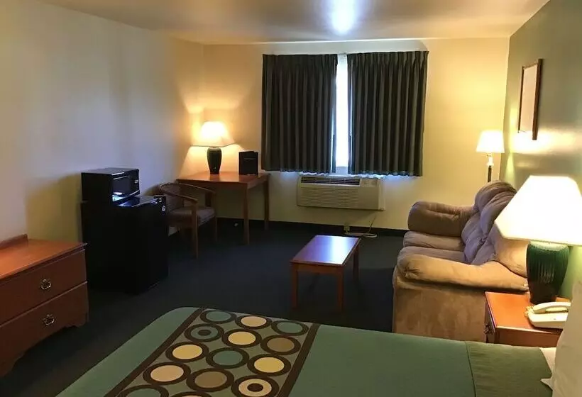 汽车旅馆 Super 8 By Wyndham Salmon