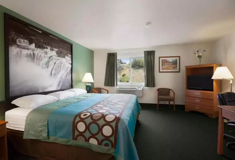 汽车旅馆 Super 8 By Wyndham Salmon