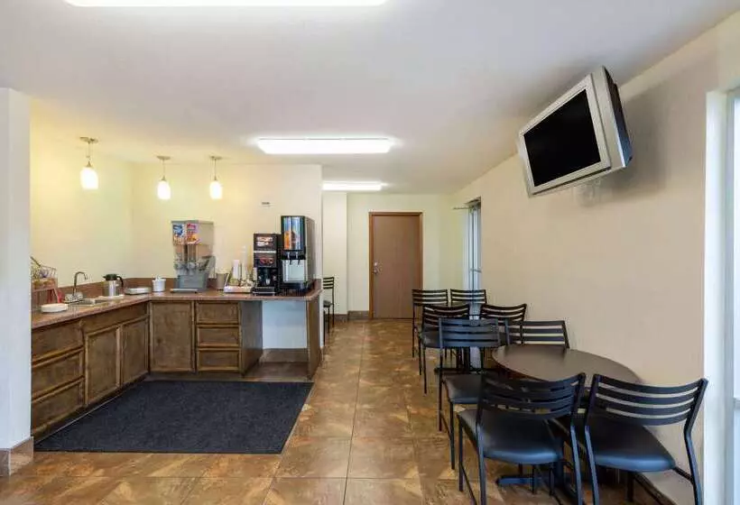 Мотель Super 8 By Wyndham Seguin