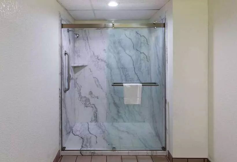 Мотель Super 8 By Wyndham Seguin