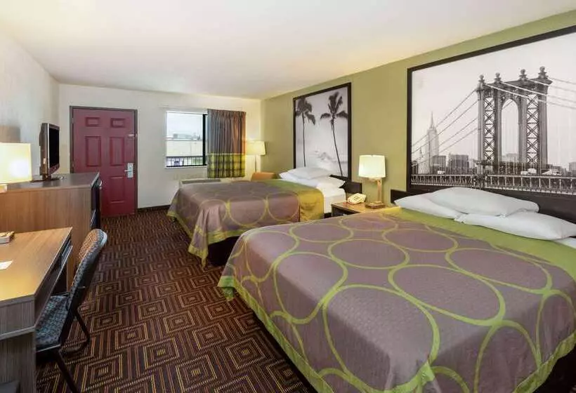 Мотель Super 8 By Wyndham Seguin