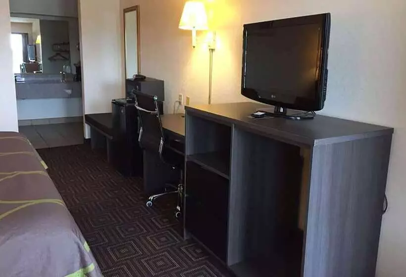 Мотель Super 8 By Wyndham Seguin