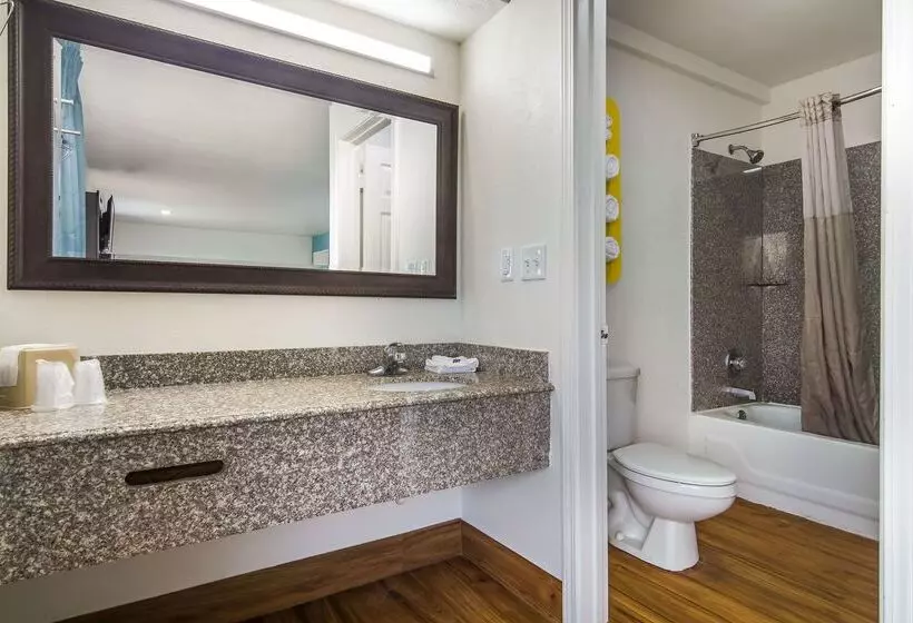 Motel 6 Pensacola, Fl   Nas