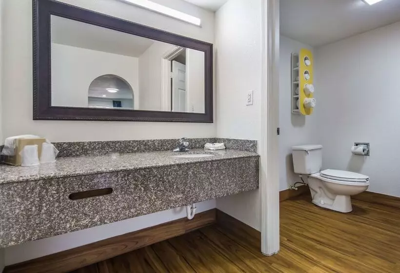 Motel 6 Pensacola, Fl   Nas