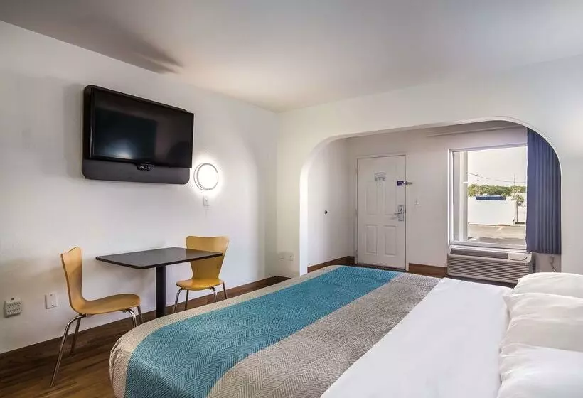 Motel 6 Pensacola, Fl   Nas