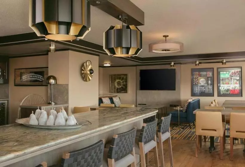 Sheraton Overland Park Hotel At The Convention Center