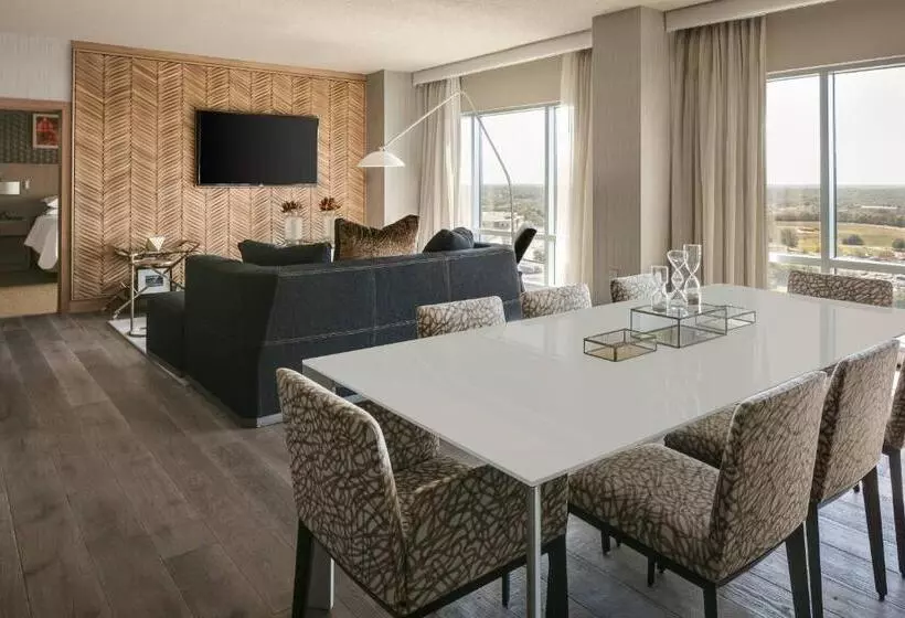 Sheraton Overland Park Hotel At The Convention Center