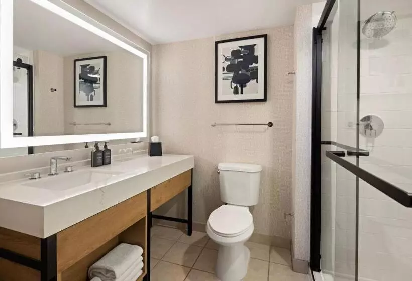 Sheraton Overland Park Hotel At The Convention Center