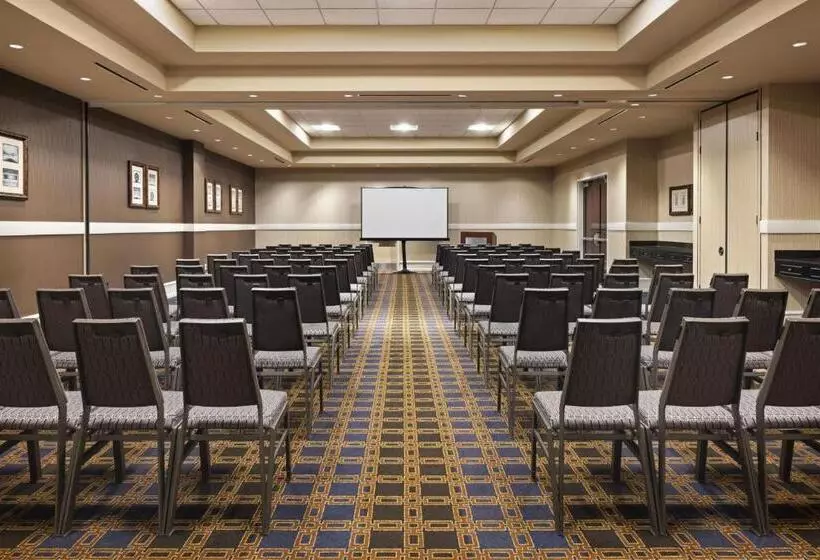 Sheraton Overland Park Hotel At The Convention Center