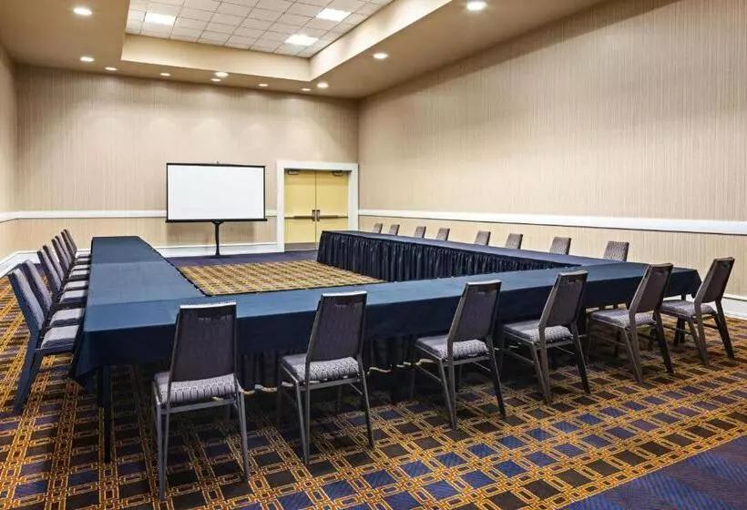 Sheraton Overland Park Hotel At The Convention Center