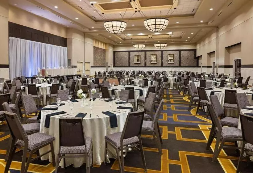 Sheraton Overland Park Hotel At The Convention Center