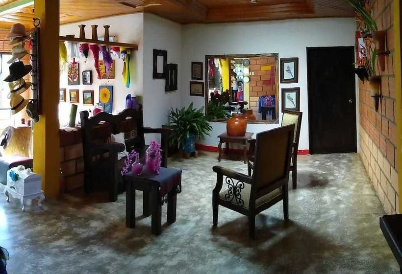 ユースホステル Hostal Villa Juliana