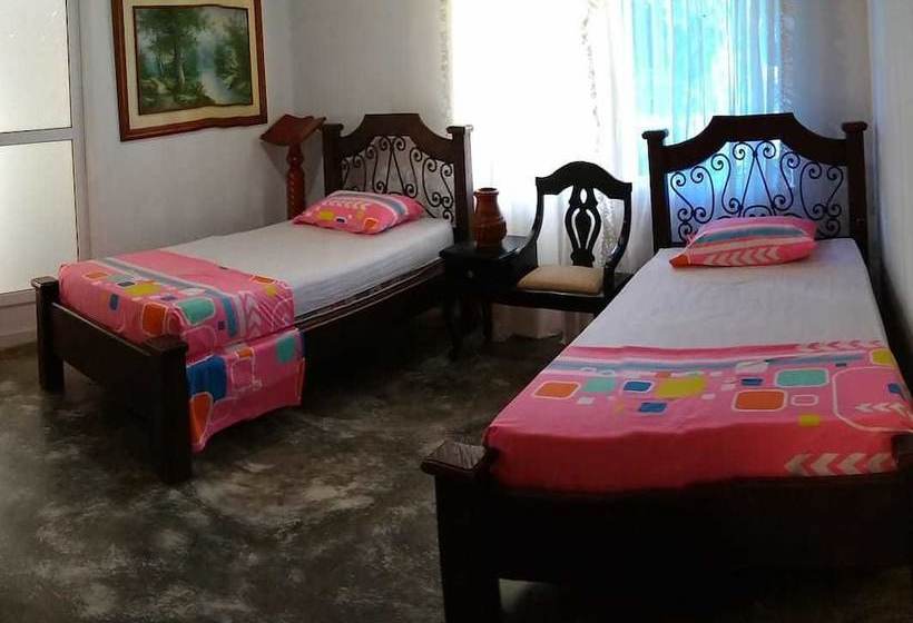 ユースホステル Hostal Villa Juliana