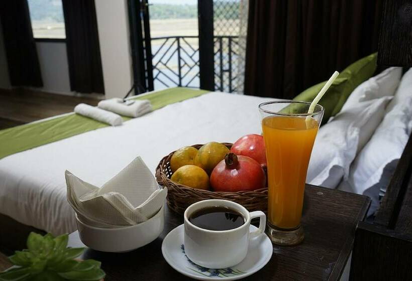 The Paddy Field Inn   Hostel