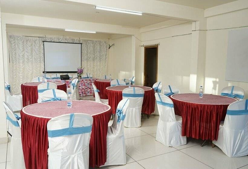 The Paddy Field Inn   Hostel