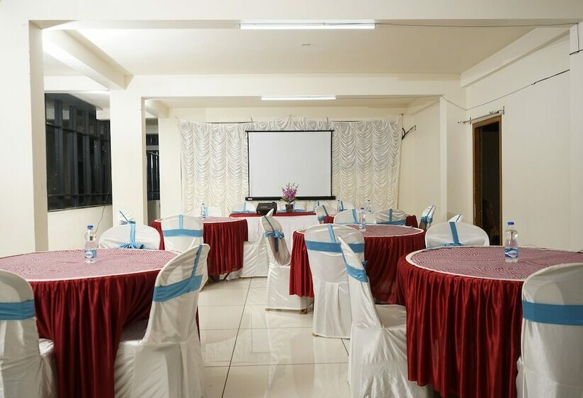 The Paddy Field Inn   Hostel