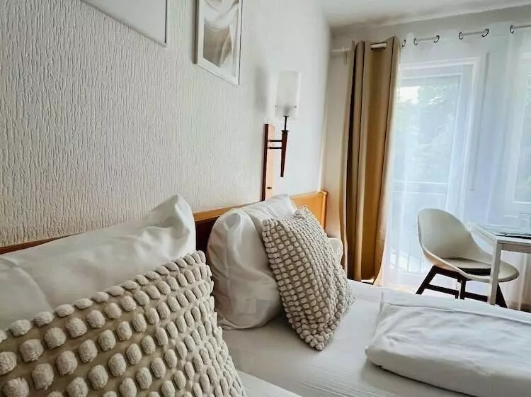 Aamiaismajoitus (B&B) Am Landhaus   Gästezimmer