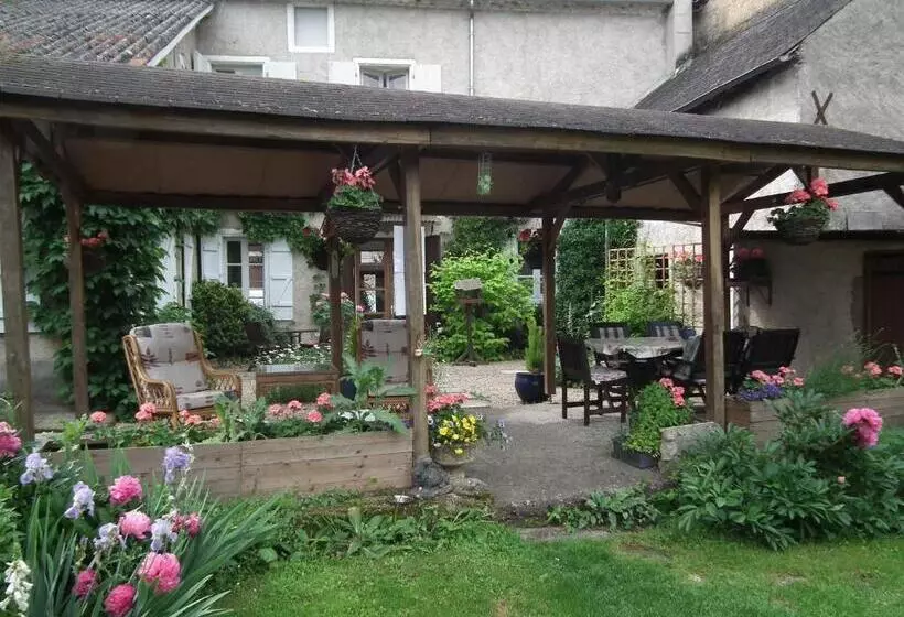 Aamiaismajoitus (B&B) Maison De Fortitude Chambres D Hotes