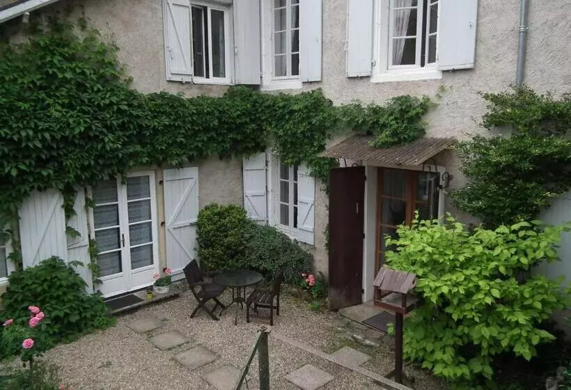 Aamiaismajoitus (B&B) Maison De Fortitude Chambres D Hotes