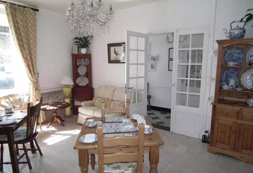 Aamiaismajoitus (B&B) Maison De Fortitude Chambres D Hotes