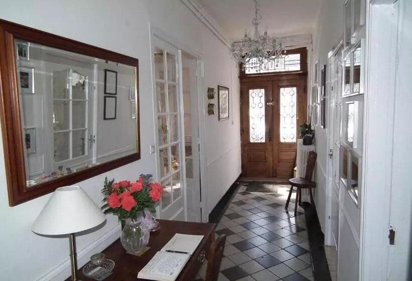 Aamiaismajoitus (B&B) Maison De Fortitude Chambres D Hotes