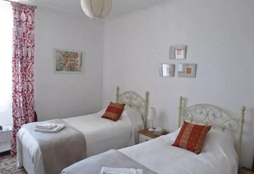 Aamiaismajoitus (B&B) Maison De Fortitude Chambres D Hotes