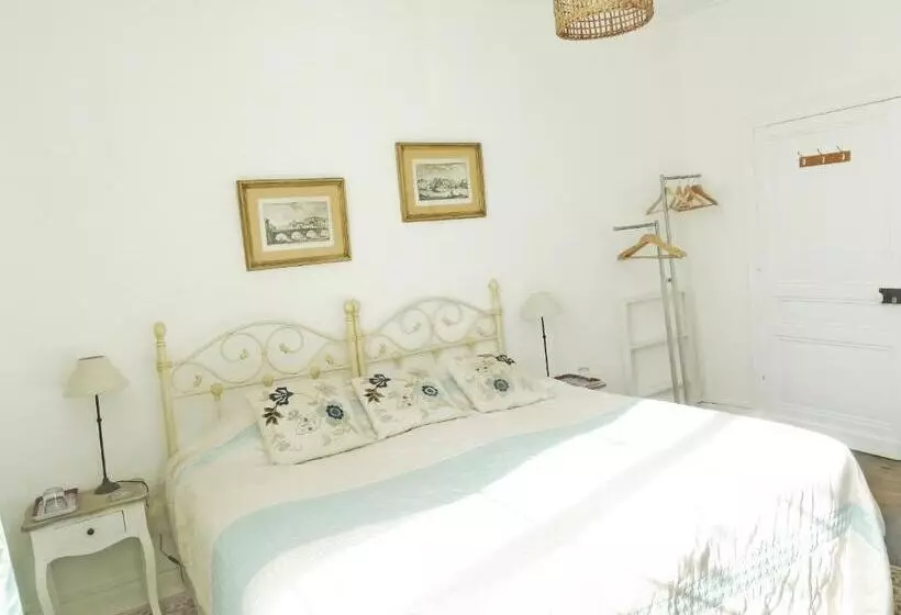 Aamiaismajoitus (B&B) Maison De Fortitude Chambres D Hotes