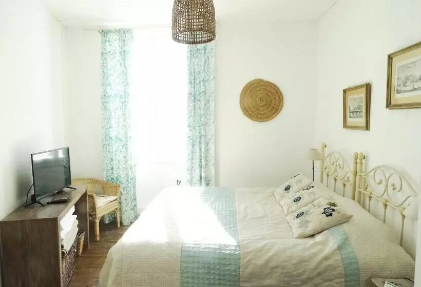 Aamiaismajoitus (B&B) Maison De Fortitude Chambres D Hotes