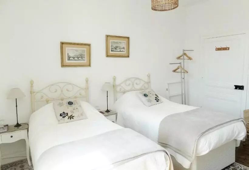 Aamiaismajoitus (B&B) Maison De Fortitude Chambres D Hotes